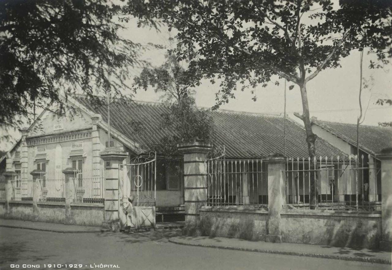 1748207995 891732 13476480 n07 36940871383 go cong 1910 1929 lhopital benh vien 1 Vài tấm ảnh Gò Công Xưa