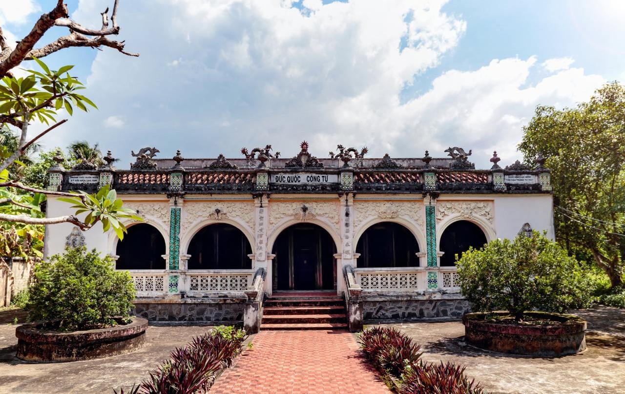 1748208013 909440 13476480 n07 36921423054 duc quoc cong tu trong khu di tich lang hoang gia o thi xa go cong tinh tien giang photo by bui thuy dao nguyen min 1 Vài tấm ảnh Gò Công Xưa